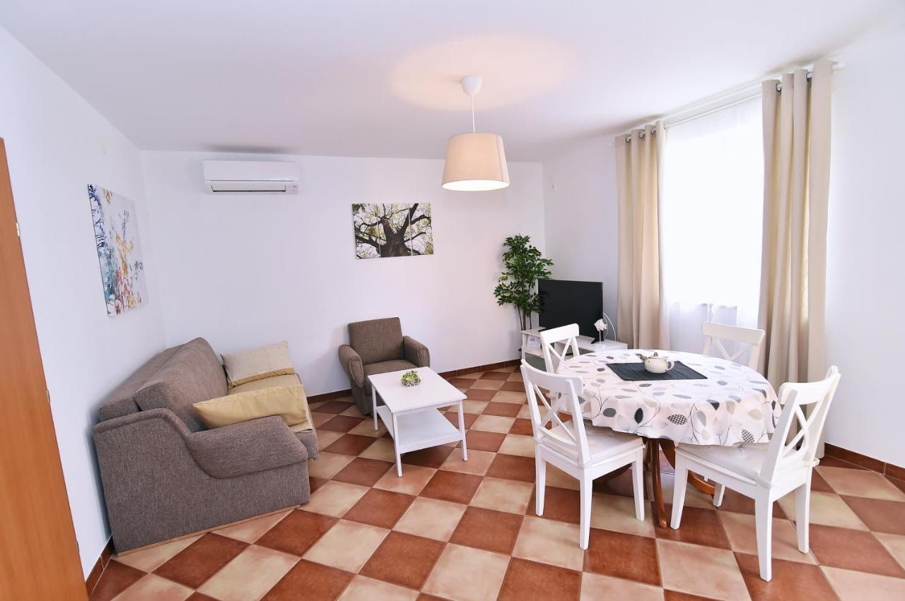 Apartments Luni Baska  Bagian luar foto