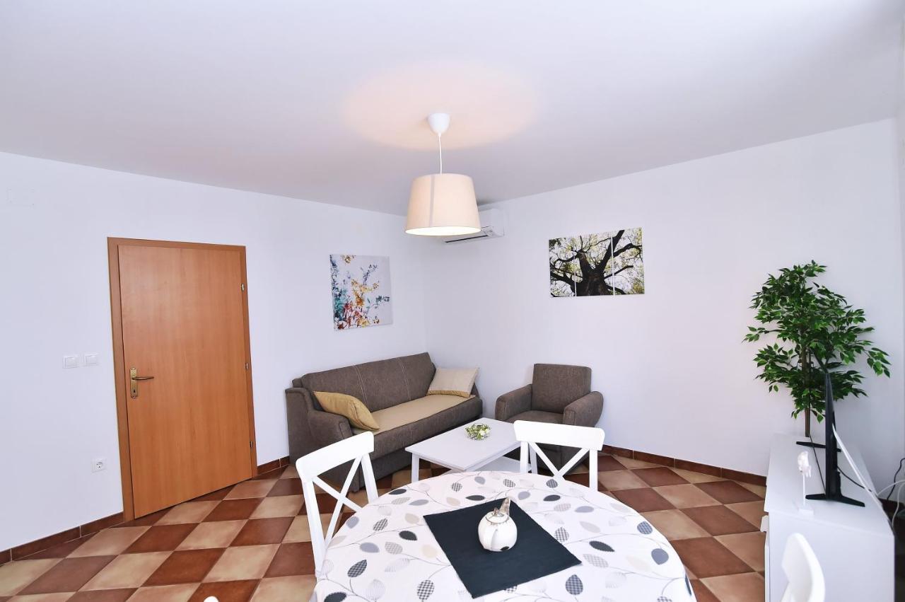 Apartments Luni Baska  Bagian luar foto