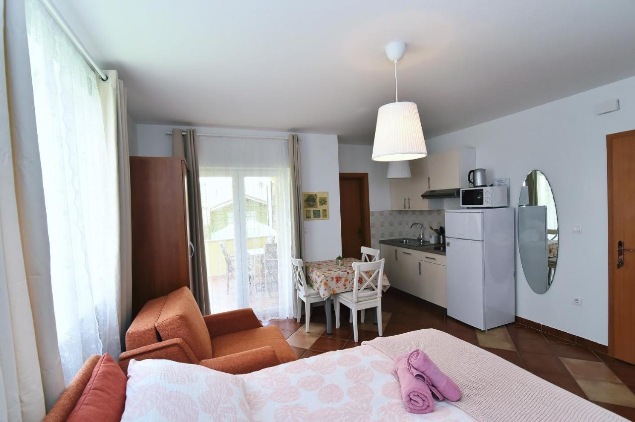 Apartments Luni Baska  Bagian luar foto