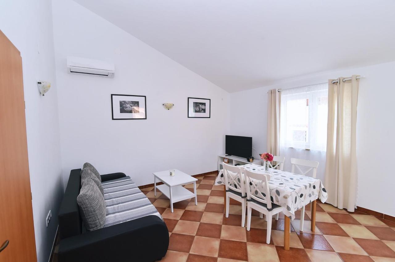 Apartments Luni Baska  Bagian luar foto